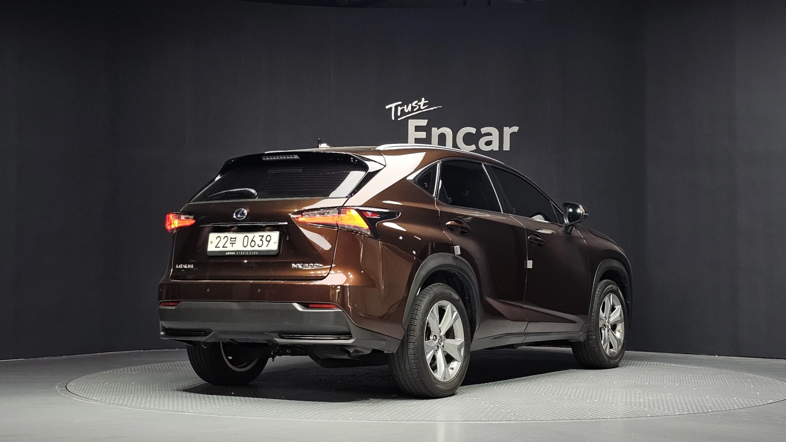 Lexus NX ЕЛ. БАГАЖНИК* BLIND SPOT* ЛЮК* КРАЙНА ЦЕНА, снимка 2 - Автомобили и джипове - 55385859