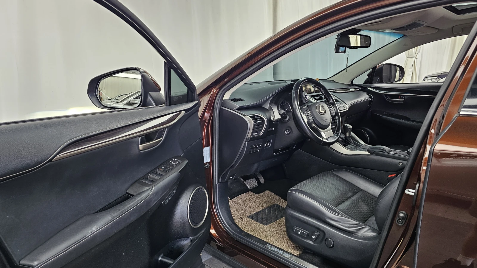 Lexus NX ЕЛ. БАГАЖНИК* BLIND SPOT* ЛЮК* КРАЙНА ЦЕНА, снимка 10 - Автомобили и джипове - 55385859