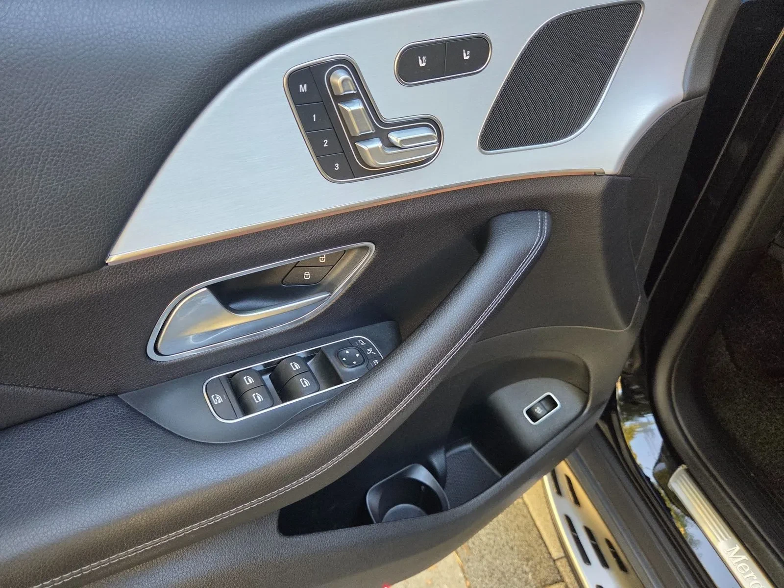 Mercedes-Benz GLE 300 4MATIC * AIRMATIC , снимка 15 - Автомобили и джипове - 56310846