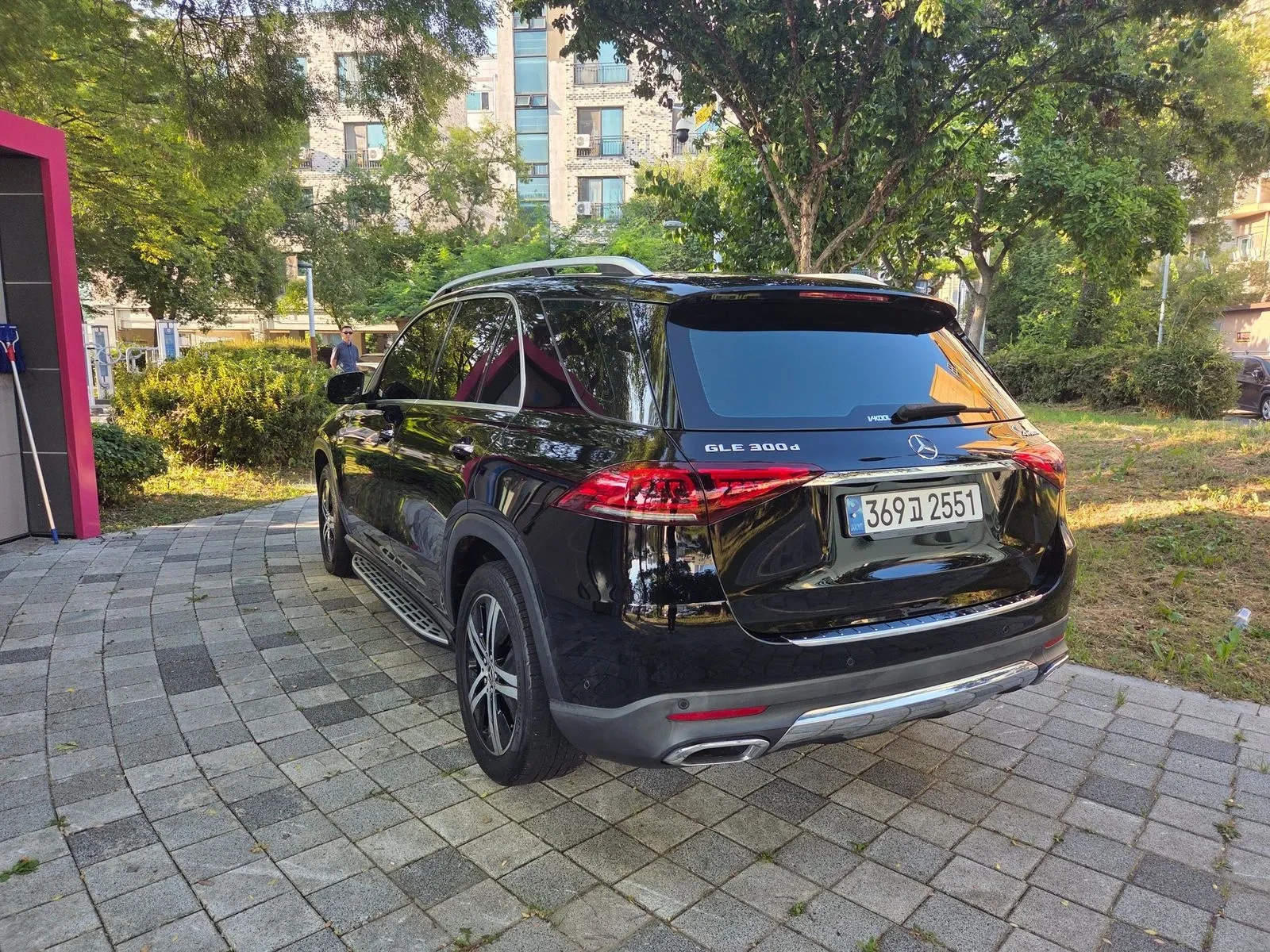 Mercedes-Benz GLE 300 4MATIC * AIRMATIC , снимка 2 - Автомобили и джипове - 56310846