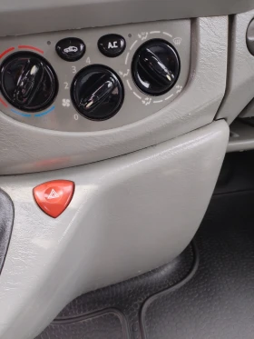 Opel Vivaro 1.9 DTI 101hp Клима 2 странични врати Багажник  | Auto.bg — изображение 9