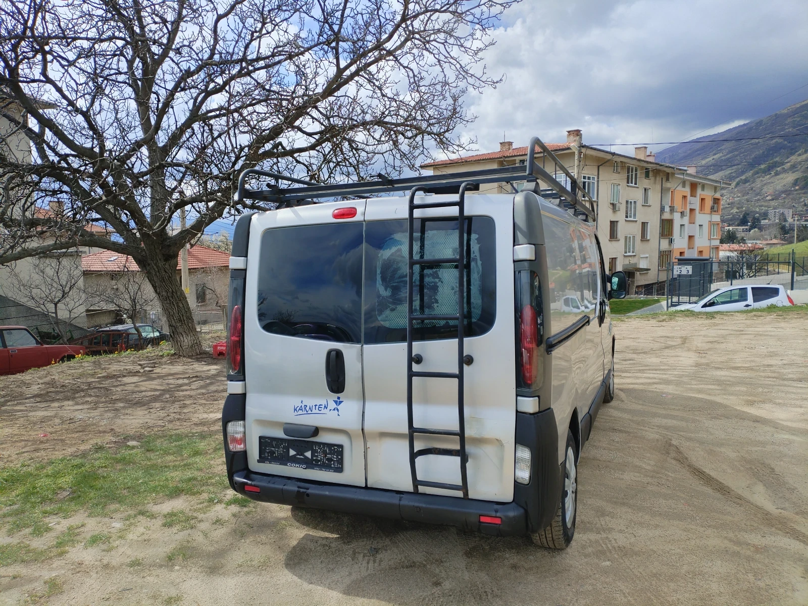 Opel Vivaro 1.9 DTI 101hp Клима 2 странични врати Багажник , снимка 5 - Бусове и автобуси - 54043253