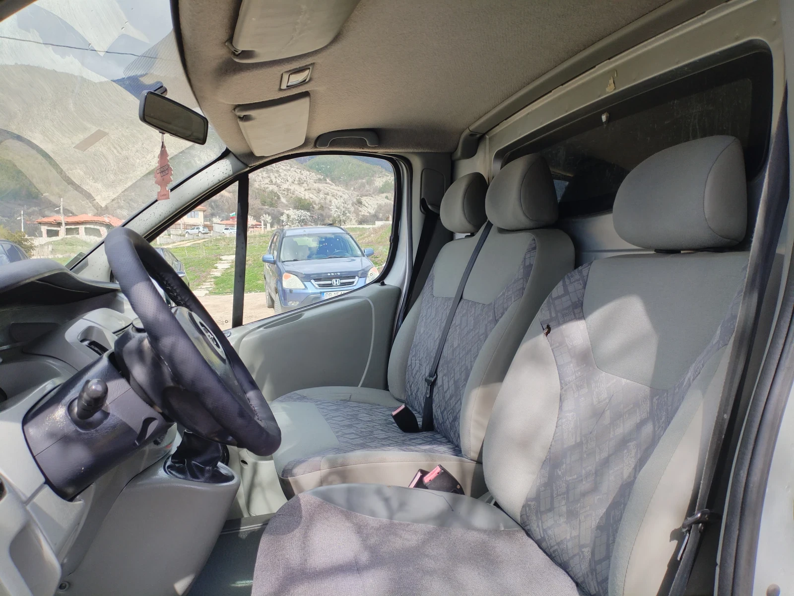 Opel Vivaro 1.9 DTI 101hp Клима 2 странични врати Багажник , снимка 8 - Бусове и автобуси - 54043253