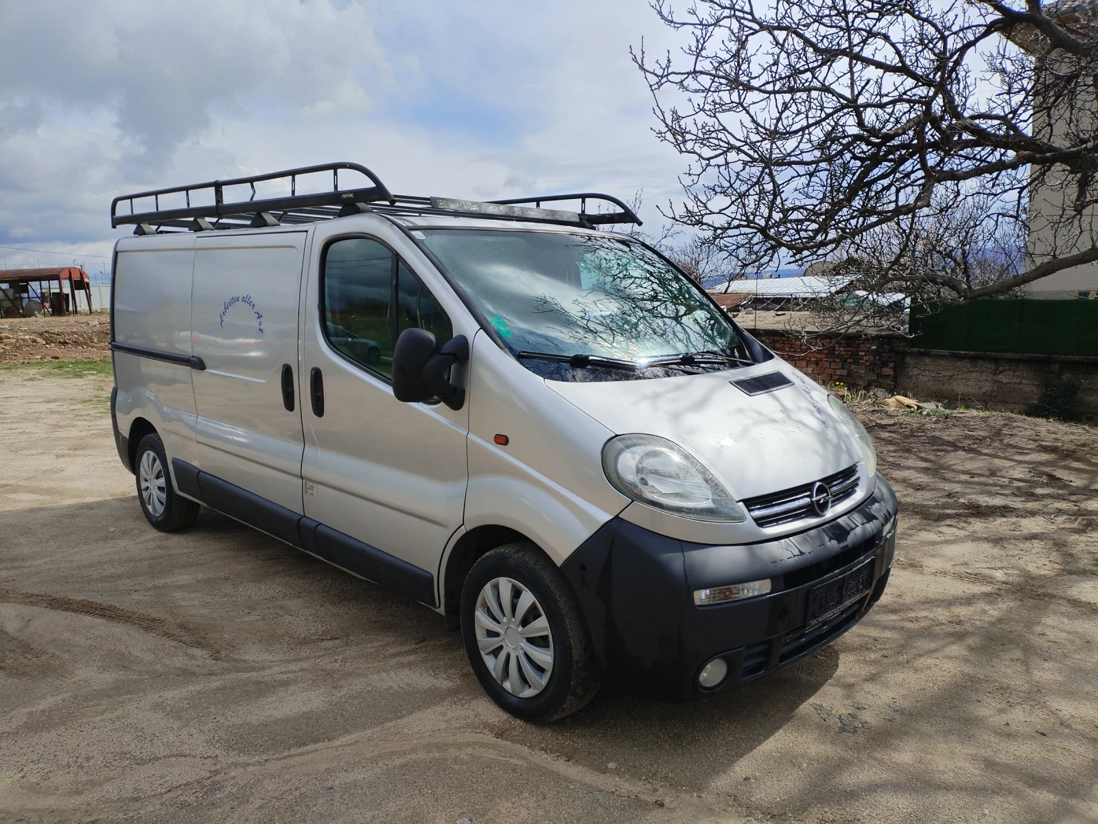 Opel Vivaro 1.9 DTI 101hp Клима 2 странични врати Багажник , снимка 3 - Бусове и автобуси - 54043253