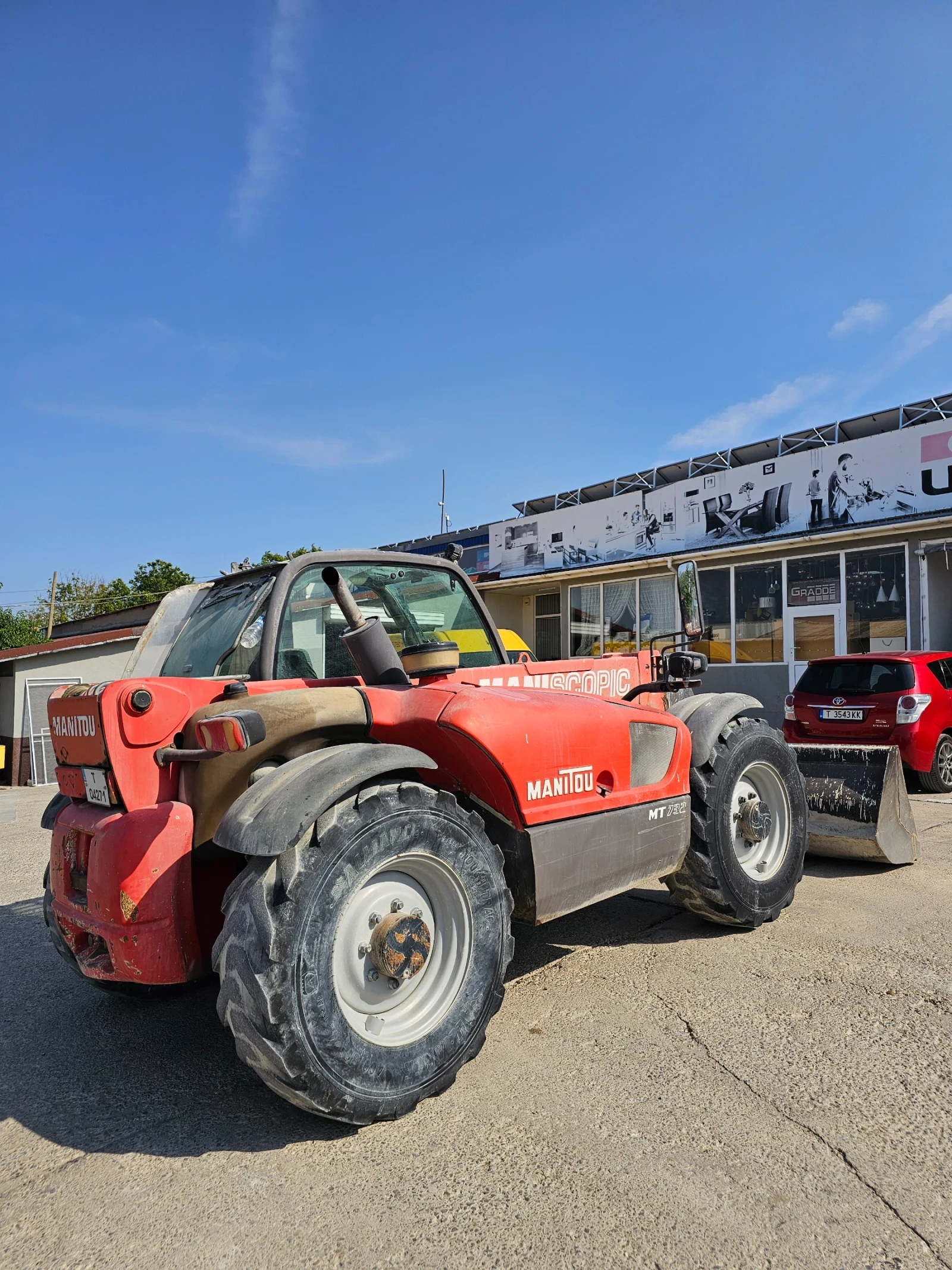 Телескопични товарачи Manitou MT 732 - изображение 2