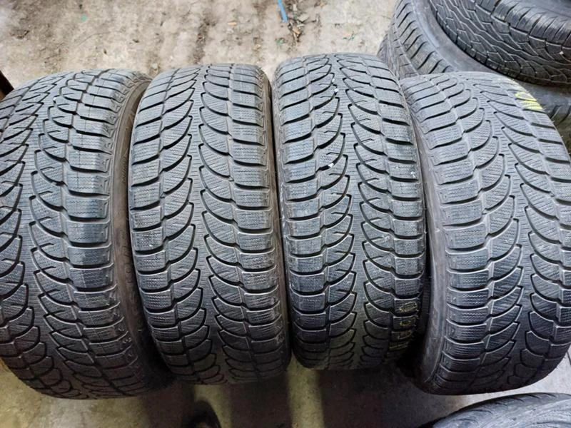 Гуми Зимни 235/55R18, снимка 1 - Гуми и джанти - 35789453