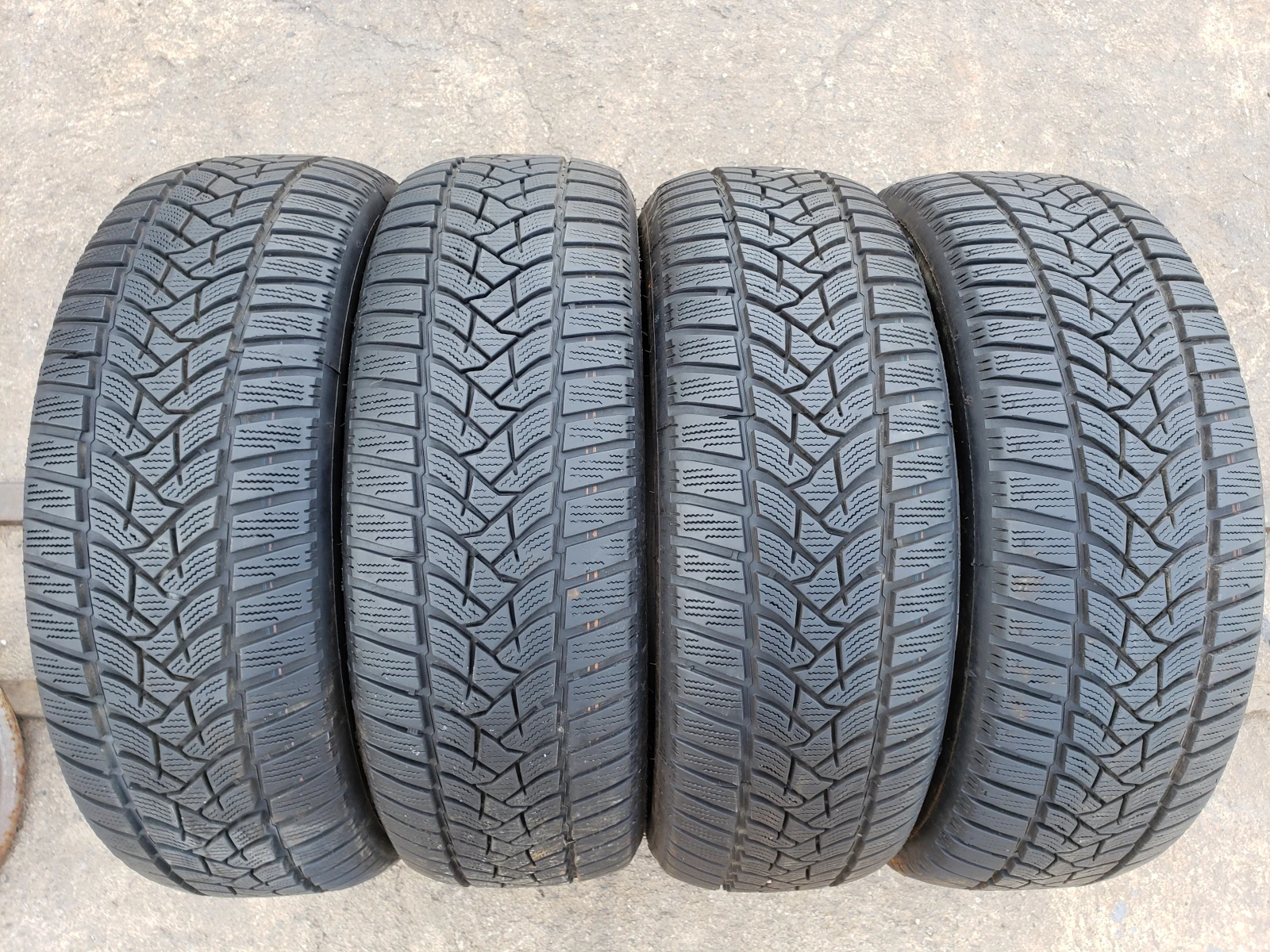 Гуми Зимни 205/60R16, снимка 2 - Гуми и джанти - 56079105