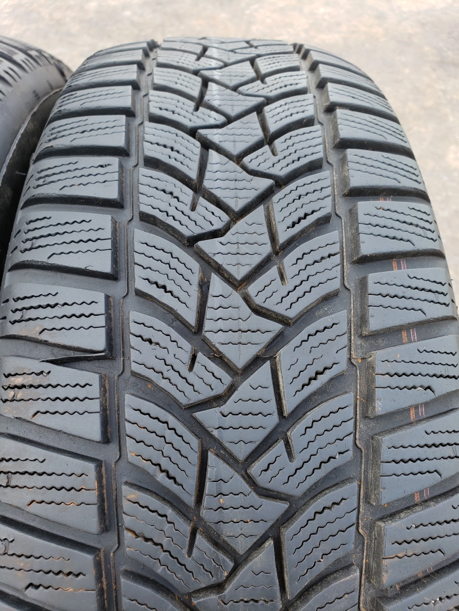 Гуми Зимни 205/60R16