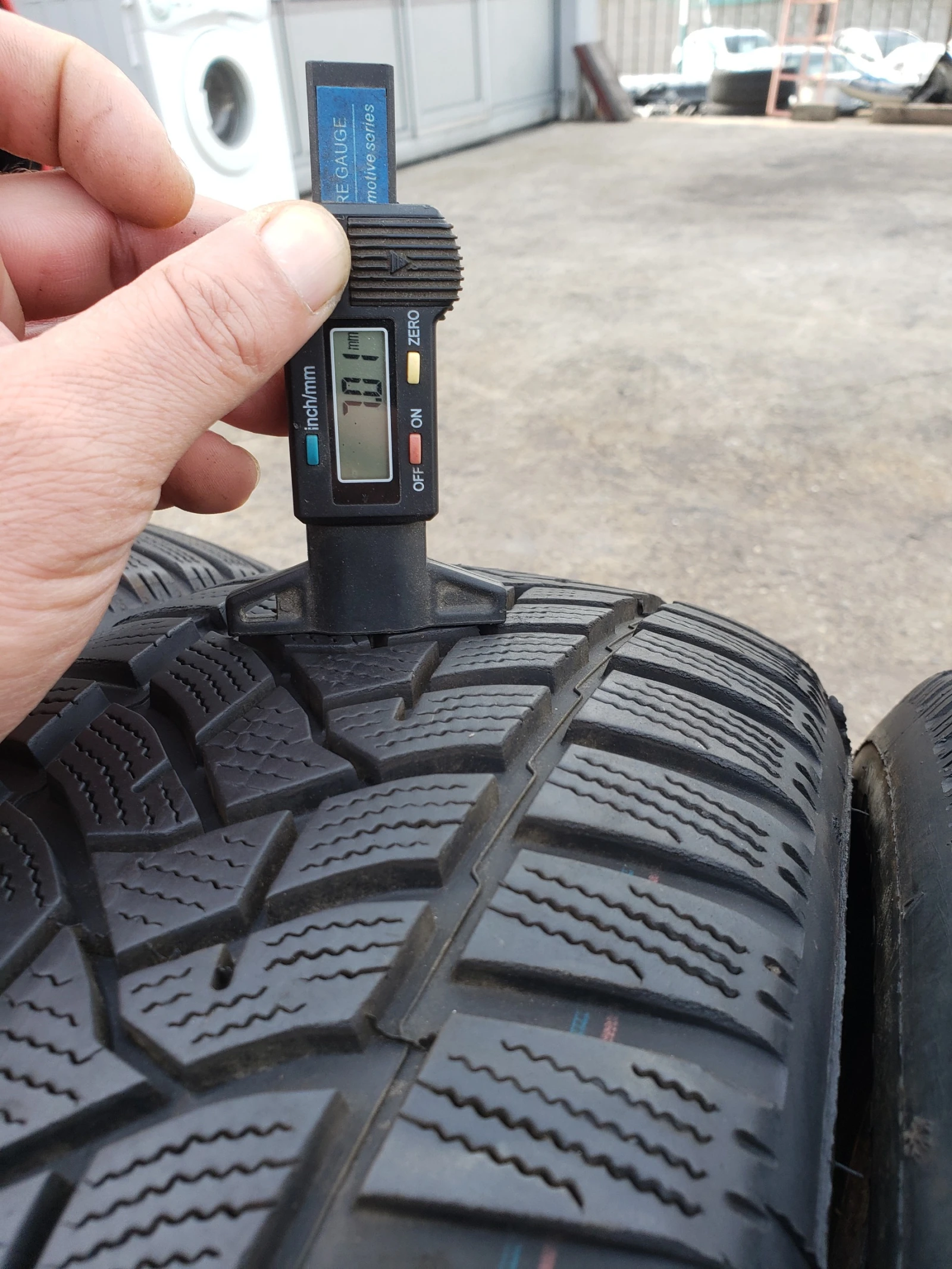 Гуми Зимни 205/60R16, снимка 7 - Гуми и джанти - 56079105