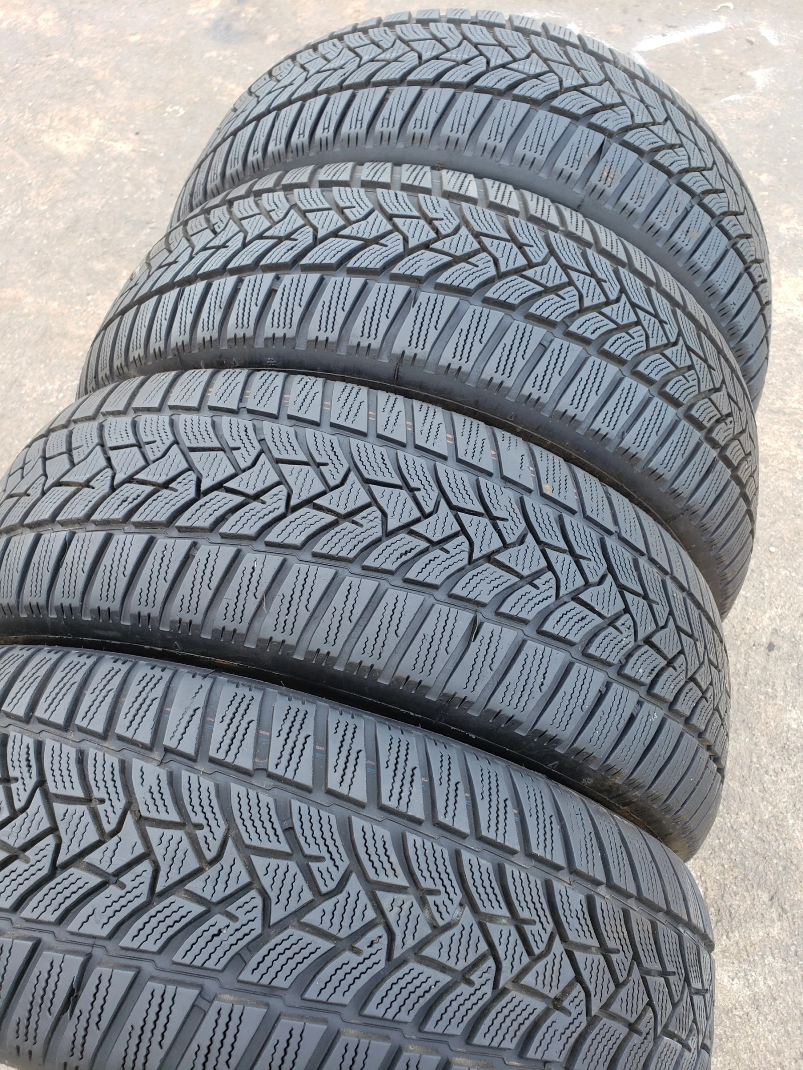 Гуми Зимни 205/60R16, снимка 3 - Гуми и джанти - 56079105