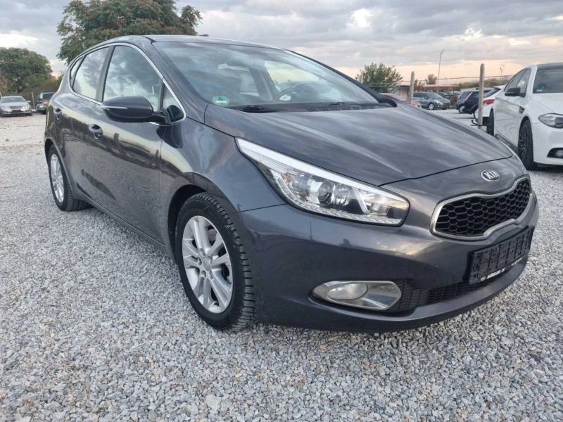 Kia Ceed 1.6CRDI Като нова, снимка 3 - Автомобили и джипове - 47613224