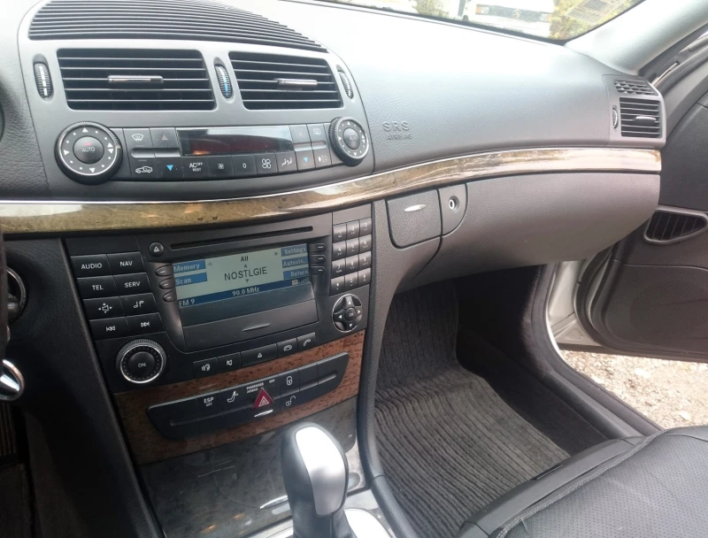 Mercedes-Benz E 320 Avantgarde, снимка 14 - Автомобили и джипове - 47825685