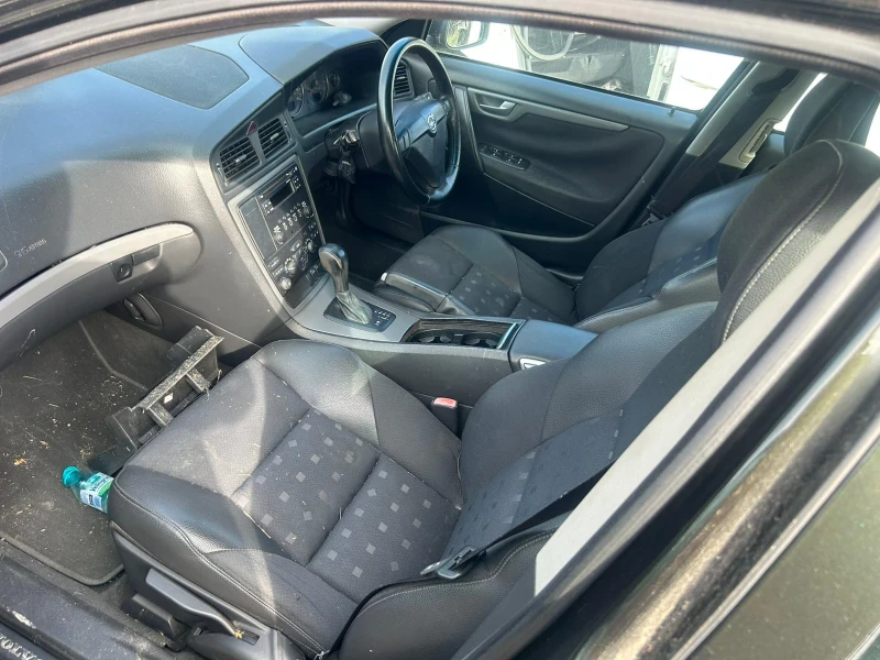 Volvo S60 2.4 d, снимка 9 - Автомобили и джипове - 52079717