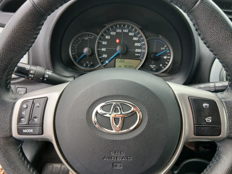 Toyota Yaris АВТОМАТИК ХИБРИД 45К КМ, снимка 11 - Автомобили и джипове - 52927997