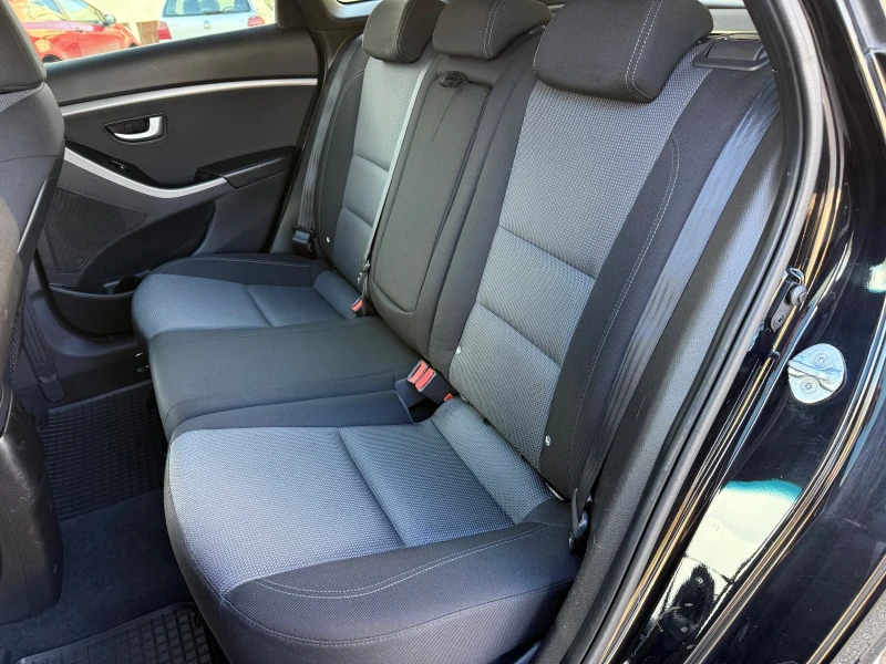Hyundai I30 1.6 CRDi / AUTOMATIC / FACELIFT, снимка 11 - Автомобили и джипове - 53115084