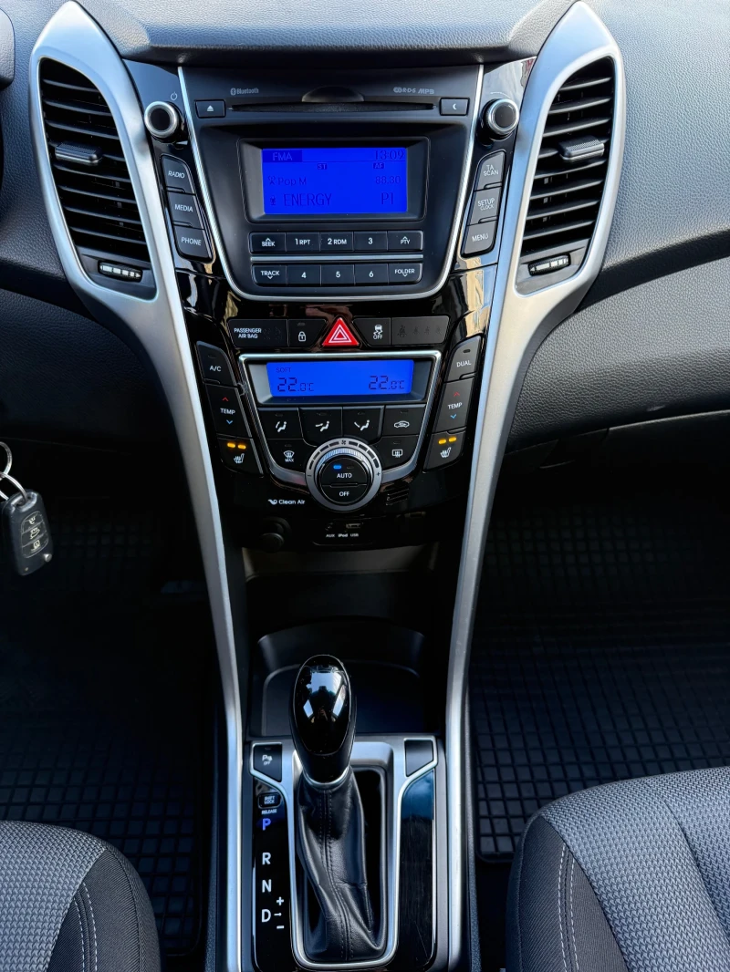Hyundai I30 1.6 CRDi / AUTOMATIC / FACELIFT, снимка 13 - Автомобили и джипове - 53115084