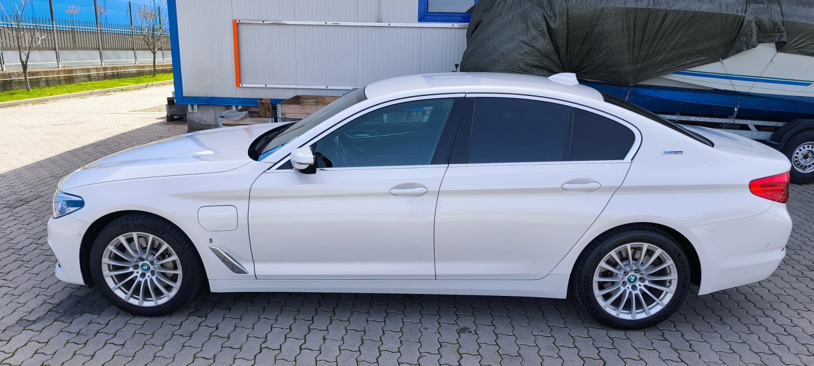 BMW 530E iPerformance 252 к.с. - изображение 3