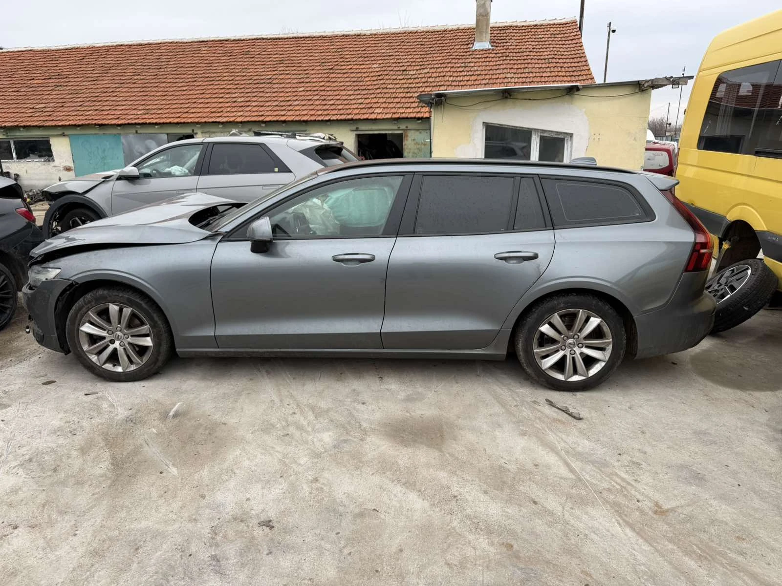 Volvo V60 2.0D 150HP - изображение 4