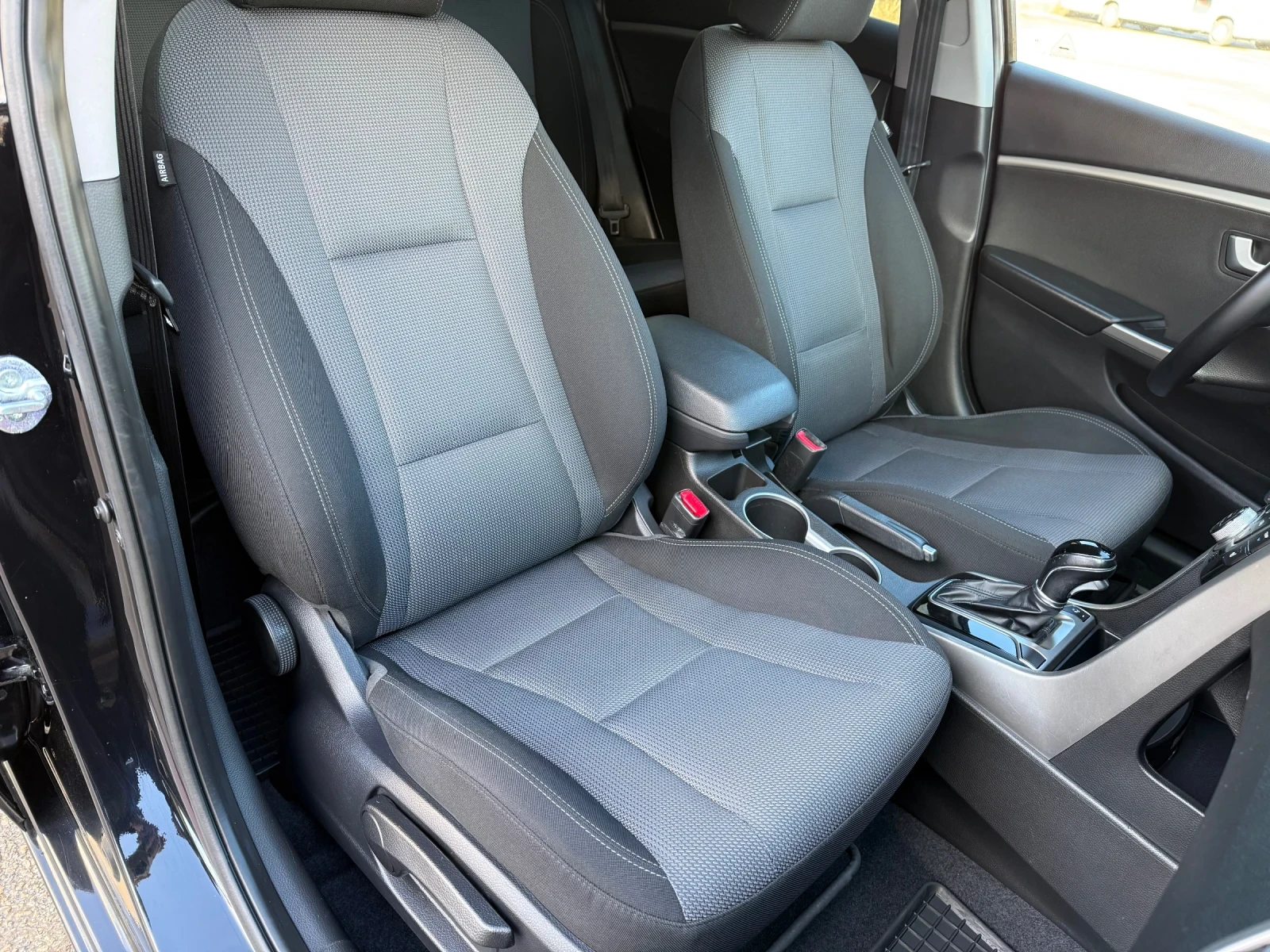 Hyundai I30 1.6 CRDi / AUTOMATIC / FACELIFT - изображение 10