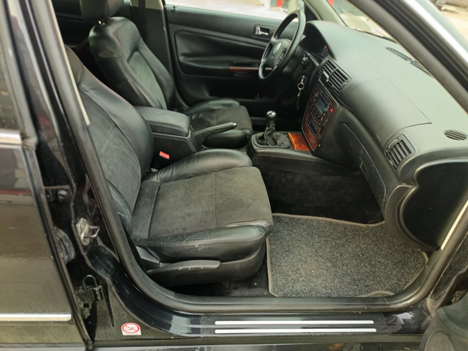 VW Passat 1.9 TDI 101 кс ХАЙЛАЙН ИЗПЪЛНЕНИЕ  - изображение 9