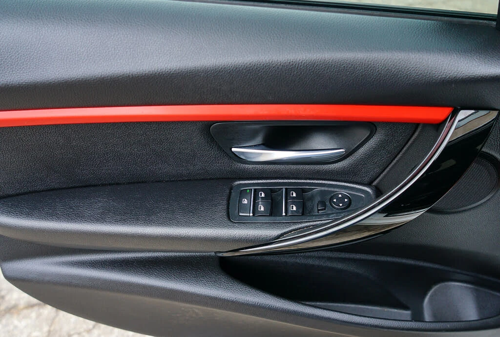 BMW 330 xDrive AWD АвтоКредит  (ЦЕНА ДО БГ) - изображение 10