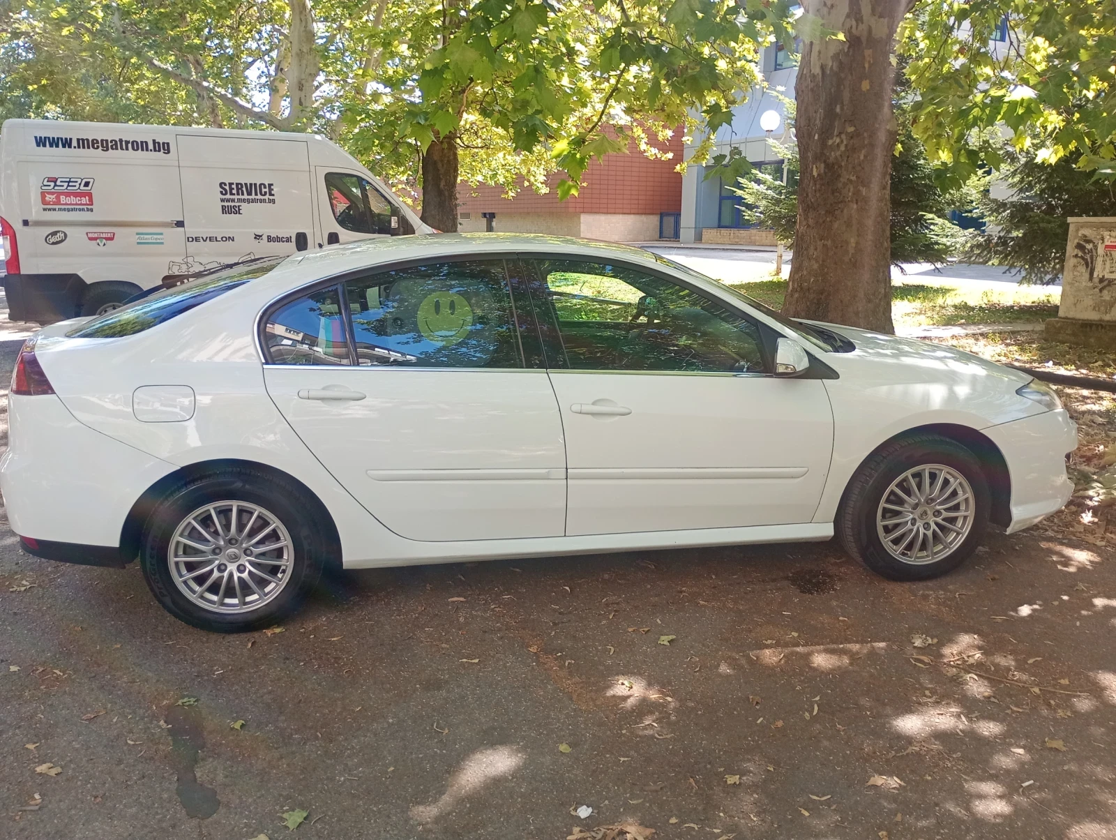 Renault Laguna, снимка 6 - Автомобили и джипове - 54033064