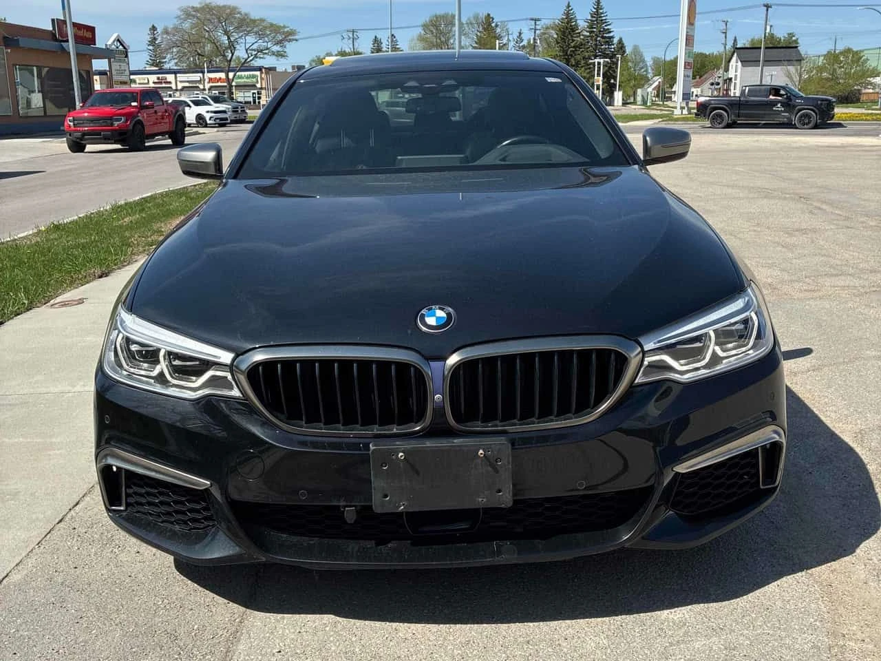 BMW 550 | M550i xDrive | DISTRONIC | 360 | ОБДУХВАНЕ , снимка 5 - Автомобили и джипове - 54712089