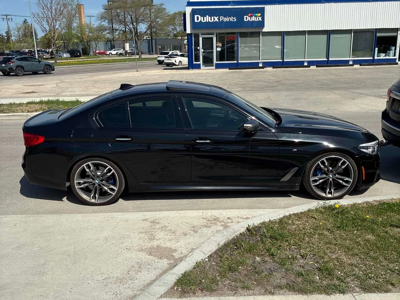 BMW 550 | M550i xDrive | DISTRONIC | 360 | ОБДУХВАНЕ , снимка 3 - Автомобили и джипове - 54712089