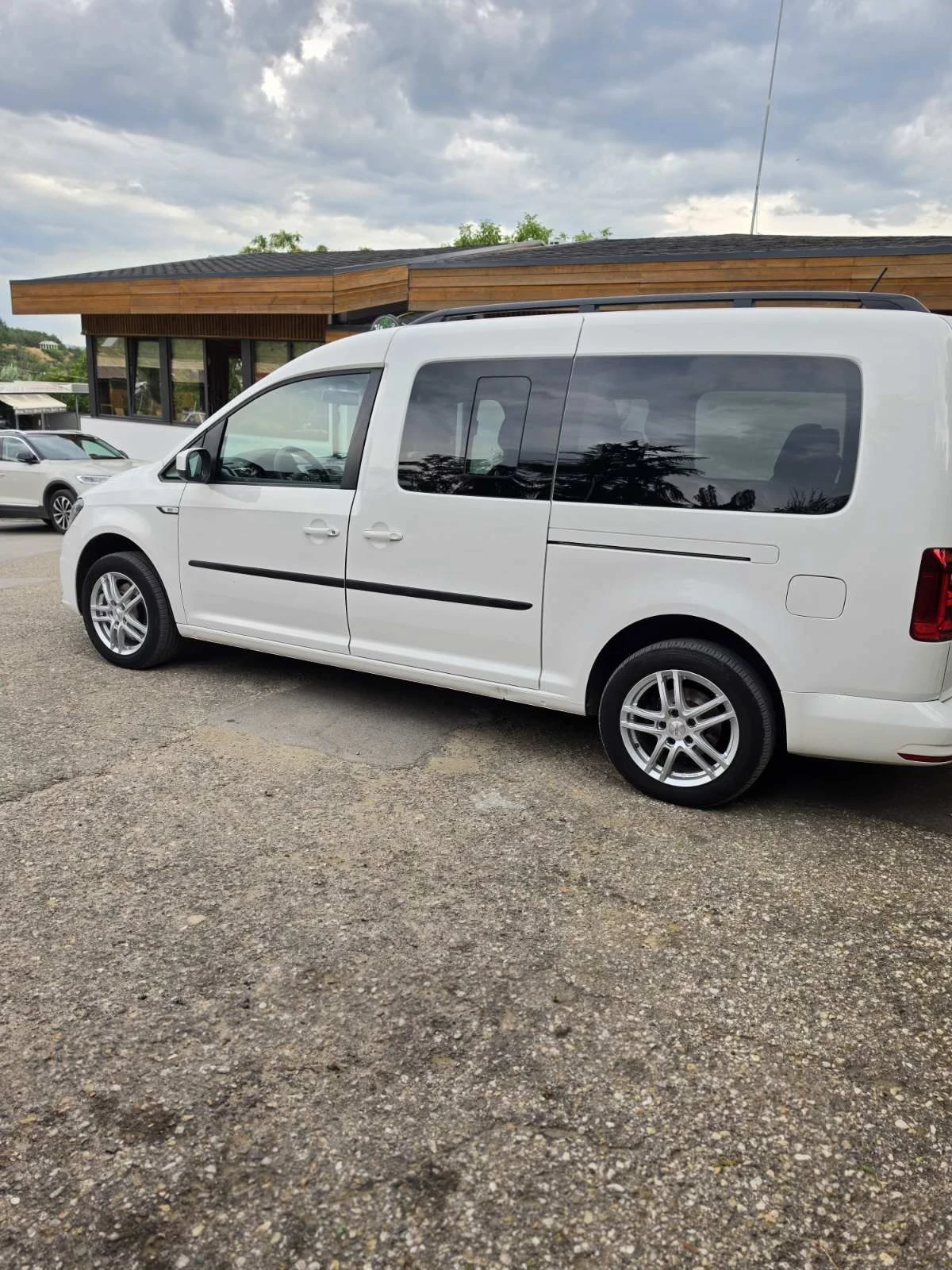 VW Caddy, снимка 5 - Автомобили и джипове - 55222232