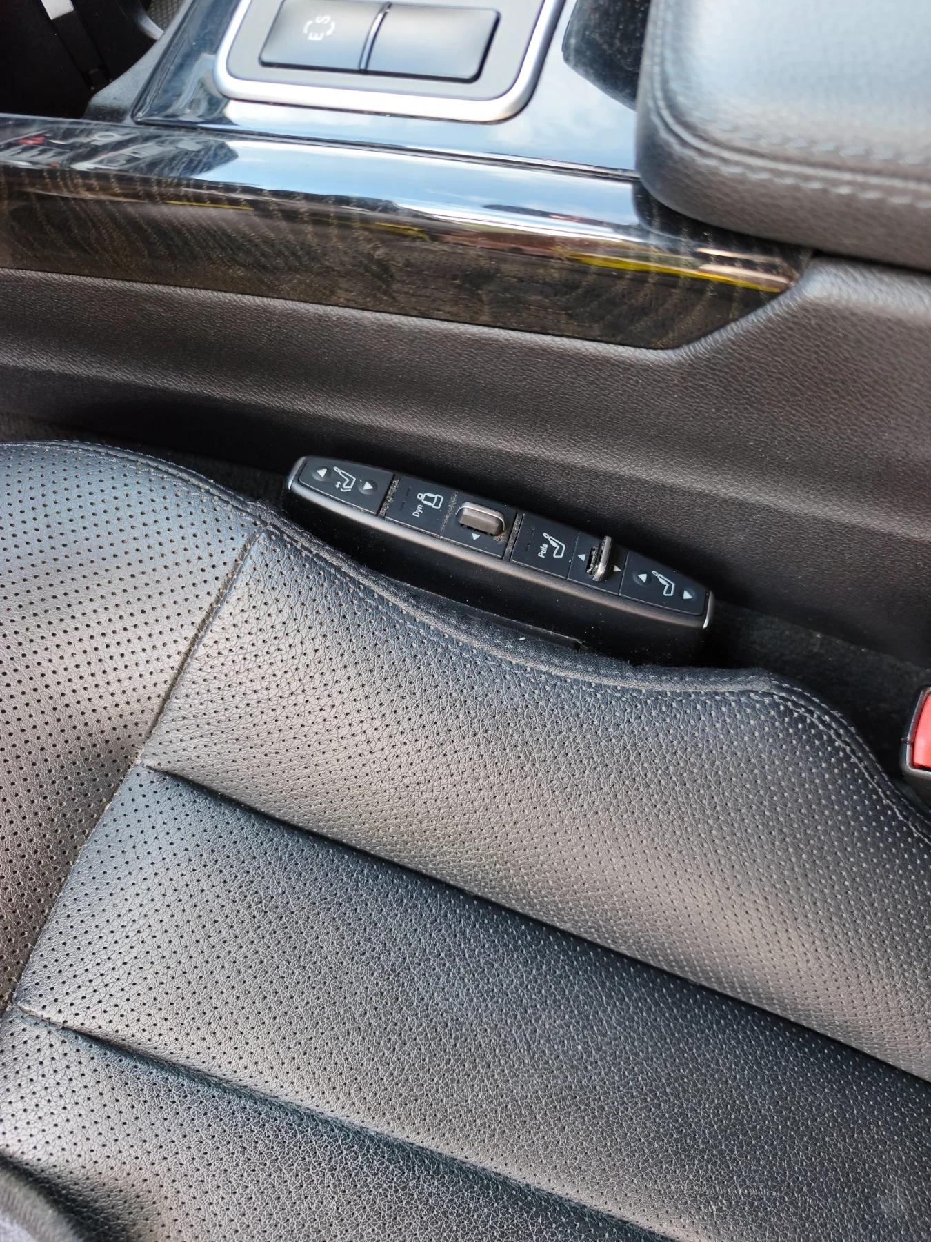 Mercedes-Benz E 500 388к.с. Facelift AMG Keyless, снимка 10 - Автомобили и джипове - 55224530