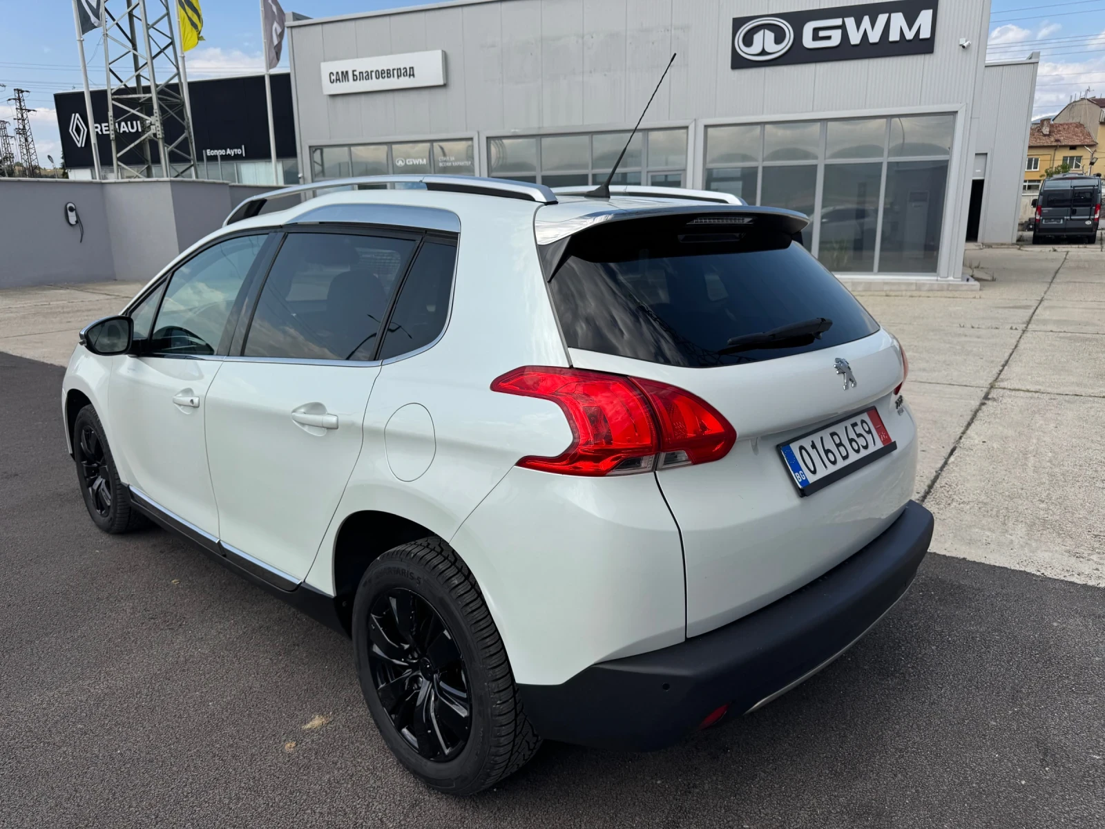 Peugeot 2008 1.6E-HDI Автоматик Панорама Сервизна Книжка, снимка 5 - Автомобили и джипове - 55379406