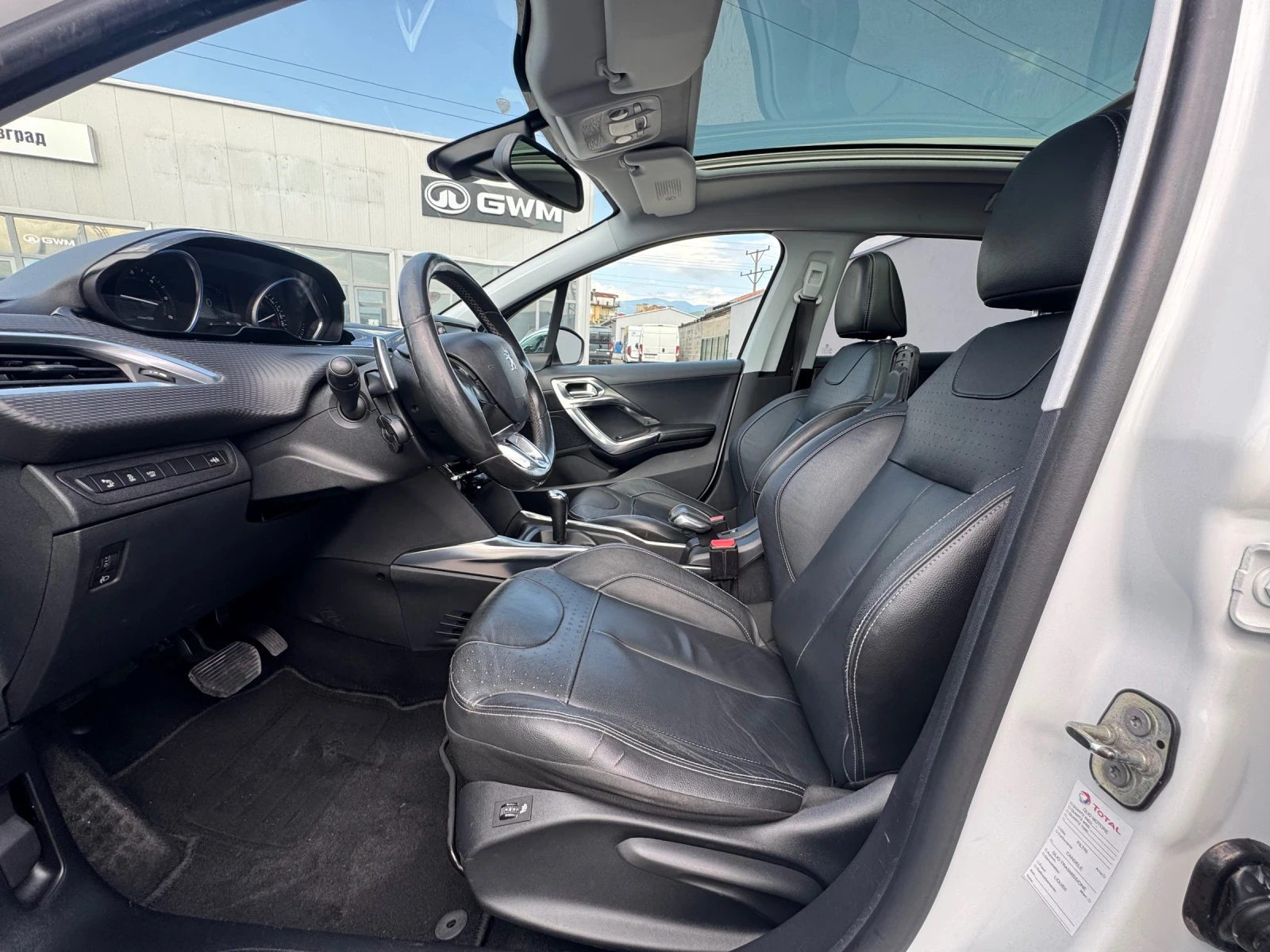 Peugeot 2008 1.6E-HDI Автоматик Панорама Сервизна Книжка, снимка 7 - Автомобили и джипове - 55379406