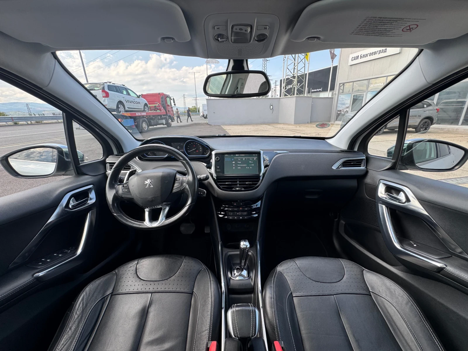 Peugeot 2008 1.6E-HDI Автоматик Панорама Сервизна Книжка, снимка 9 - Автомобили и джипове - 55379406