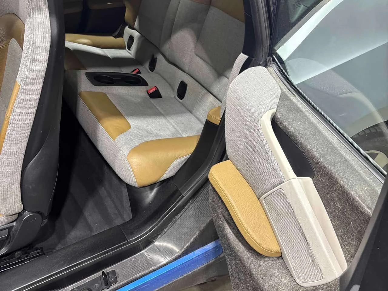 BMW i3 * 4dr HB * CARFAX * ����� �� ����������� | Mobile.bg � ����������� 11