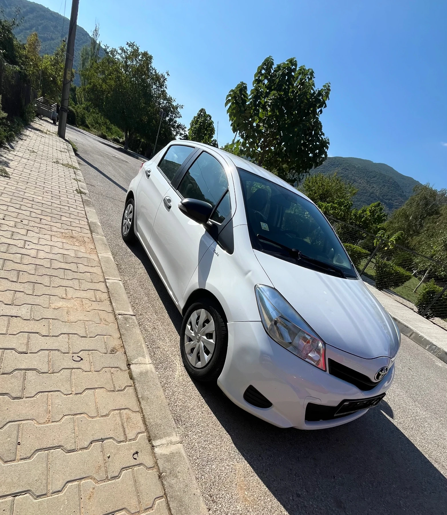 Toyota Yaris Бензин 1.0, снимка 3 - Автомобили и джипове - 56050374
