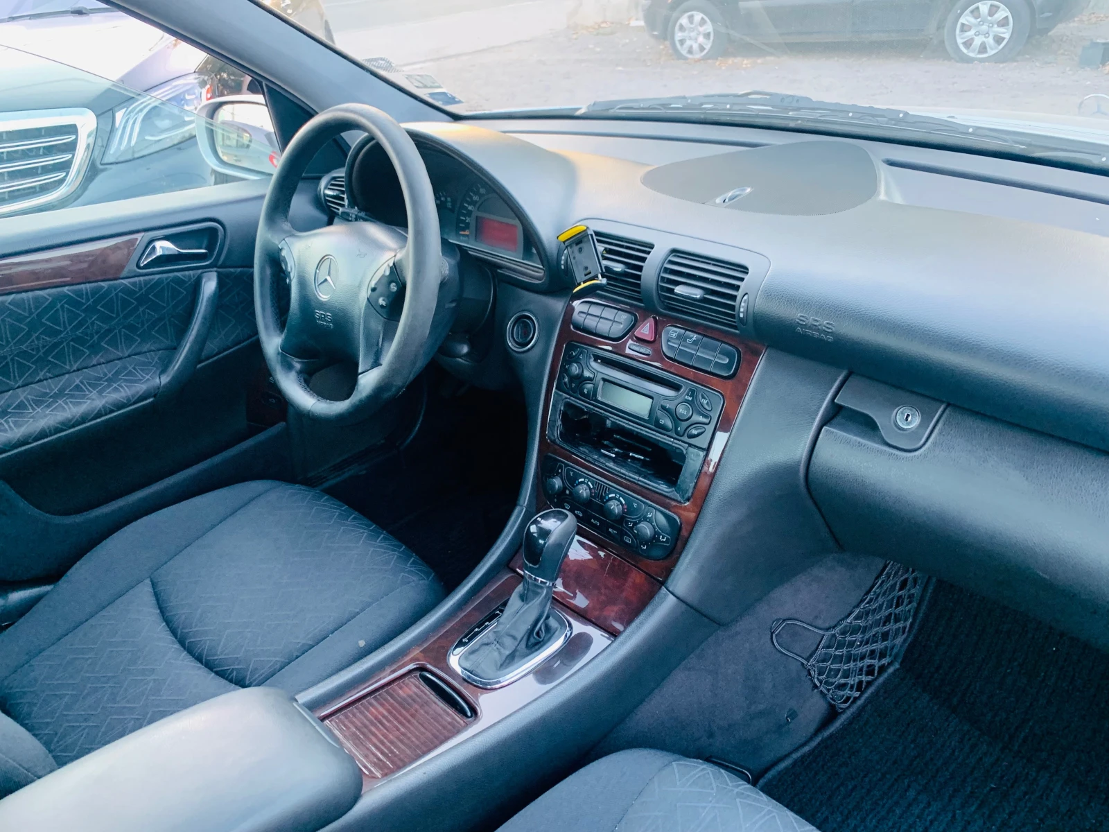 Mercedes-Benz C 220 CDI Avtomat, снимка 13 - Автомобили и джипове - 56203184