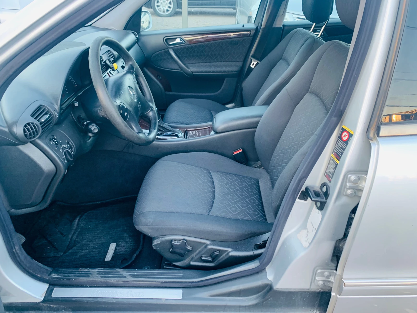 Mercedes-Benz C 220 CDI Avtomat, снимка 10 - Автомобили и джипове - 56203184