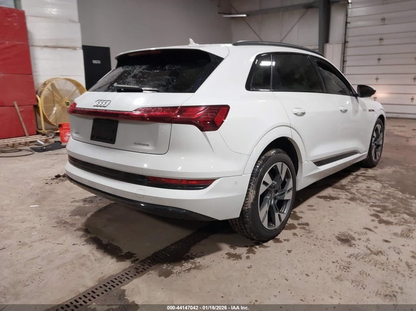 Audi E-Tron Premium Quattro, снимка 3 - Автомобили и джипове - 56546850