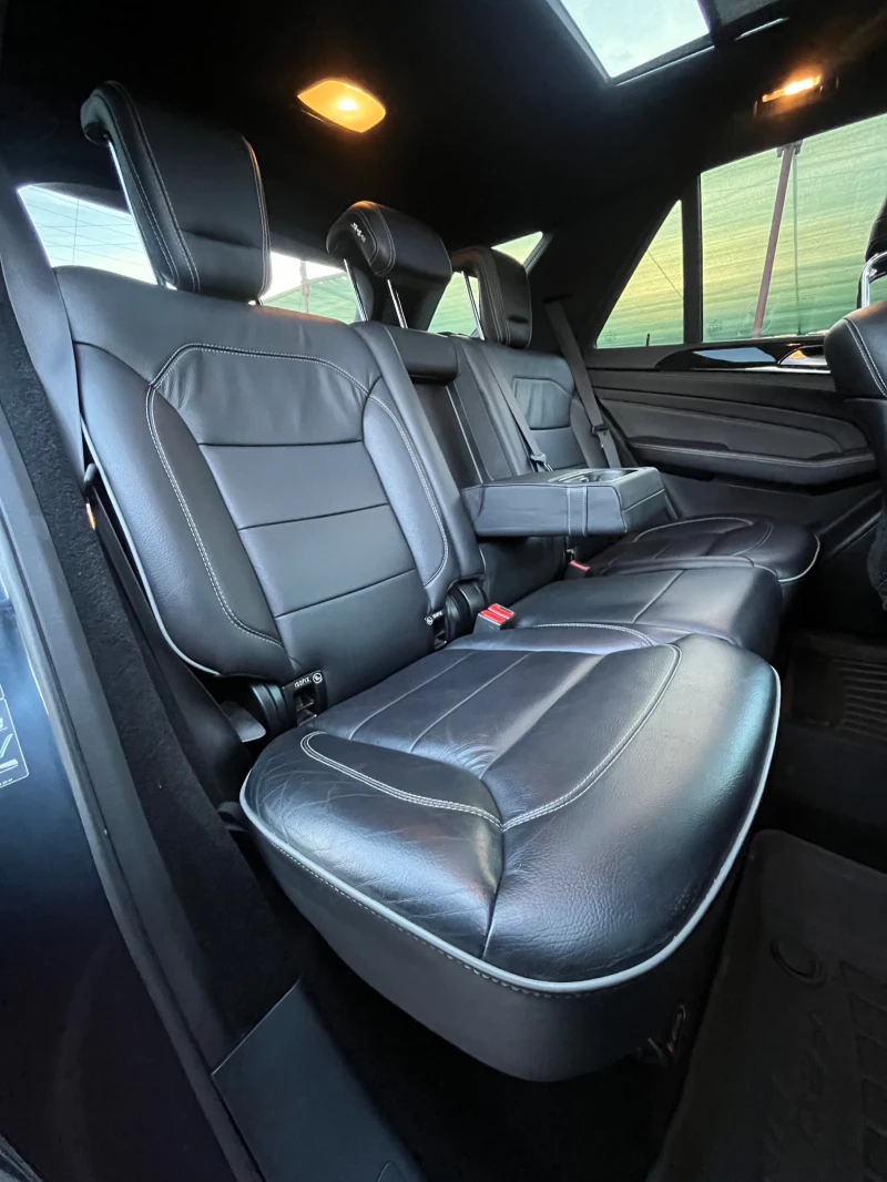 Mercedes-Benz ML 350 4-MATIC* AMG* DISTRONIC* PANO* СОБСТВЕН ЛИЗИНГ, снимка 8 - Автомобили и джипове - 52841555