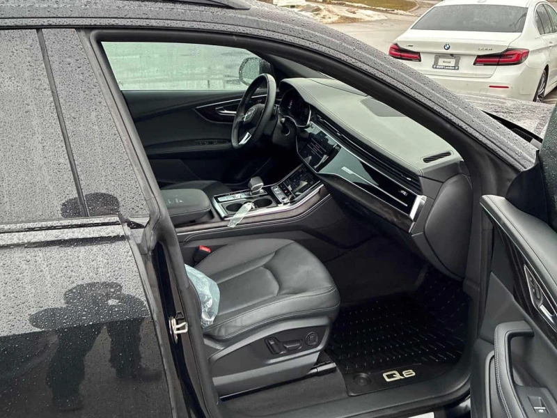 Audi Q8 Technik* MATRIX* 360* ОБДУХВАНЕ* ДИСТРОНИК, снимка 12 - Автомобили и джипове - 53528849