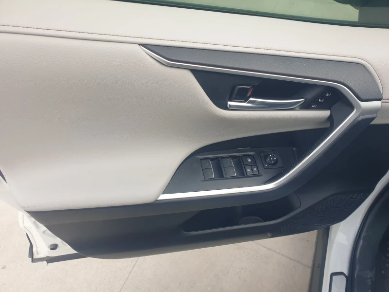 Toyota Rav4 2.5 i  hibrid, снимка 9 - Автомобили и джипове - 53540610