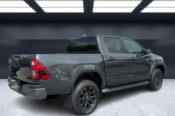 Toyota Hilux 4×4 Double Cab Invincible = NEW = Гаранция, снимка 3 - Автомобили и джипове - 54619908