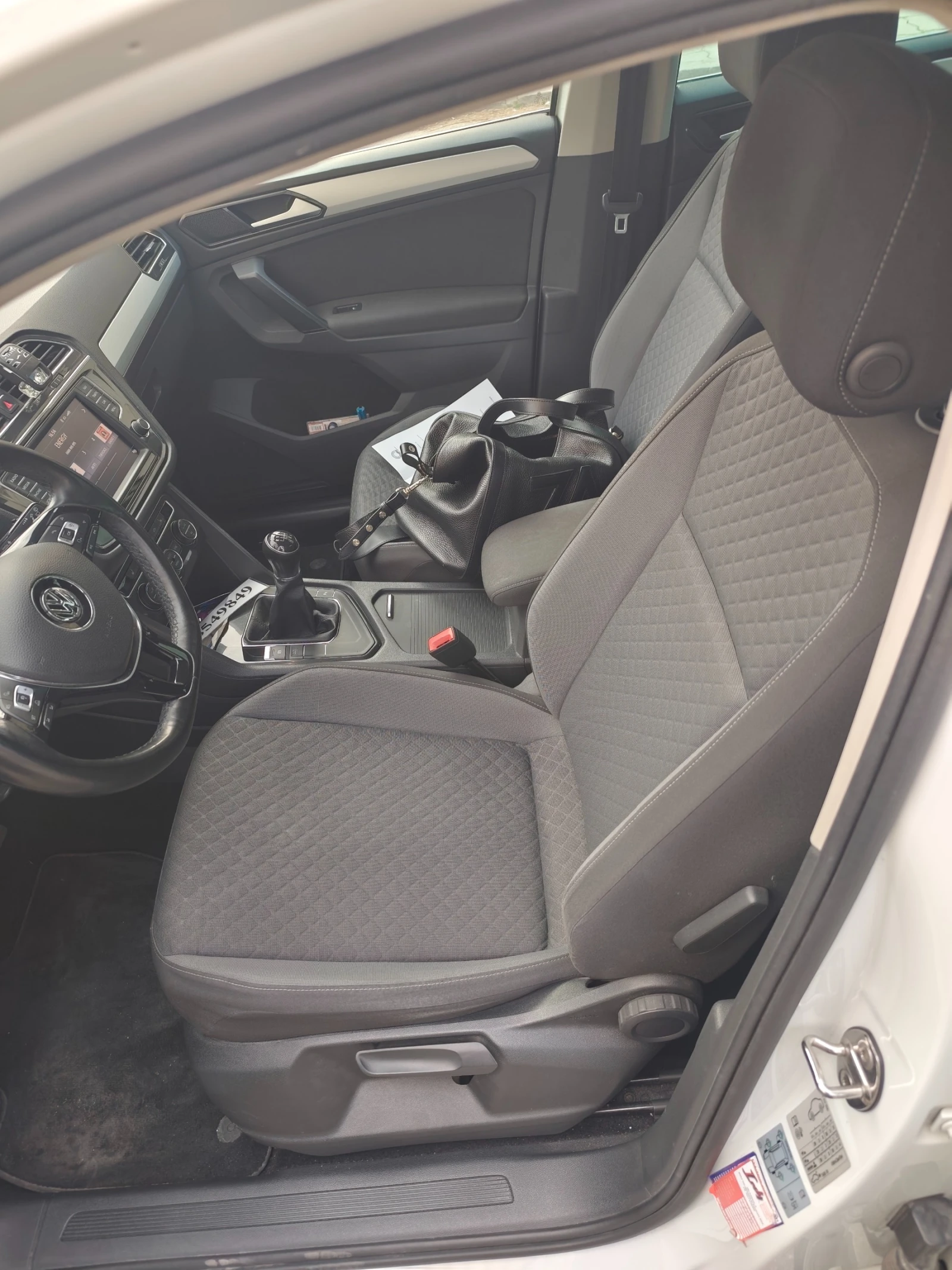 VW Tiguan bisnesline, снимка 11 - Автомобили и джипове - 53712593