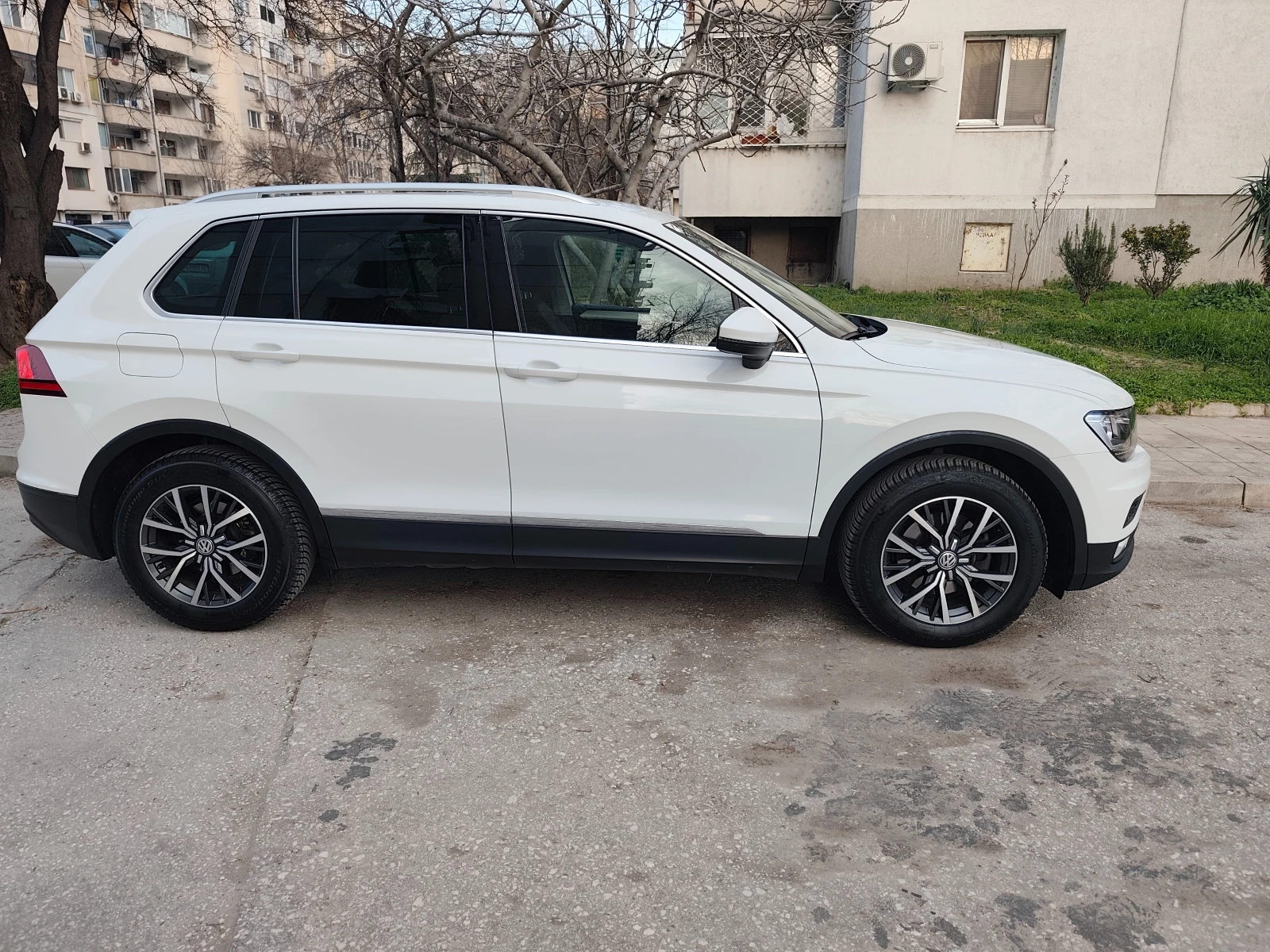 VW Tiguan bisnesline, снимка 2 - Автомобили и джипове - 53712593