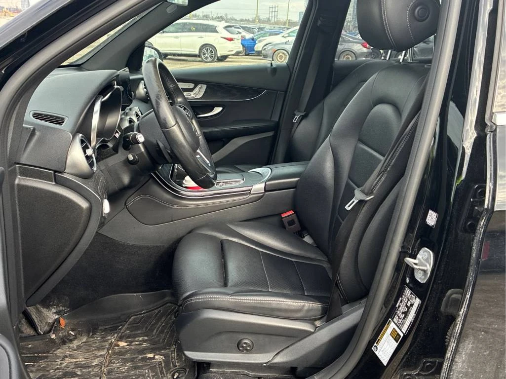 Mercedes-Benz GLC 300 CARFAX* ДИСТРОНИК * ДВА КЛЮЧА, снимка 6 - Автомобили и джипове - 53919053