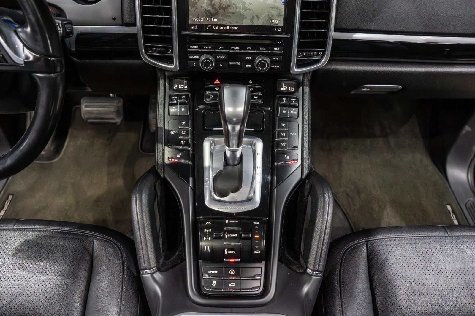 Porsche Cayenne 3.0 D / PANORAMA / MAXTON / LED / F1 / AIR SPORT  | Mobile.bg � ����������� 17