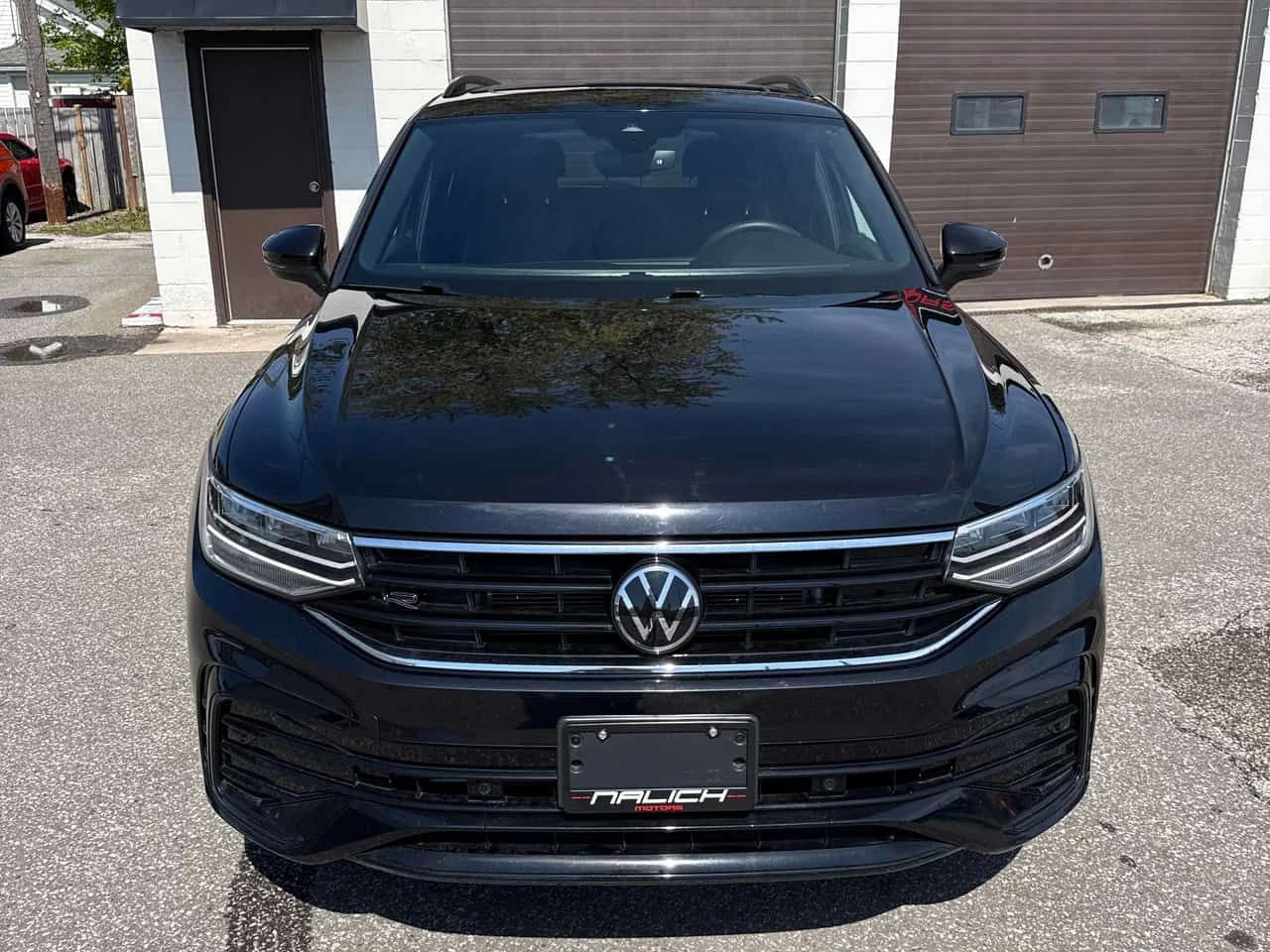 VW Tiguan | R Line Black Edition | ПОДГРЕВ | ПАНОРАМА | , снимка 6 - Автомобили и джипове - 54608307