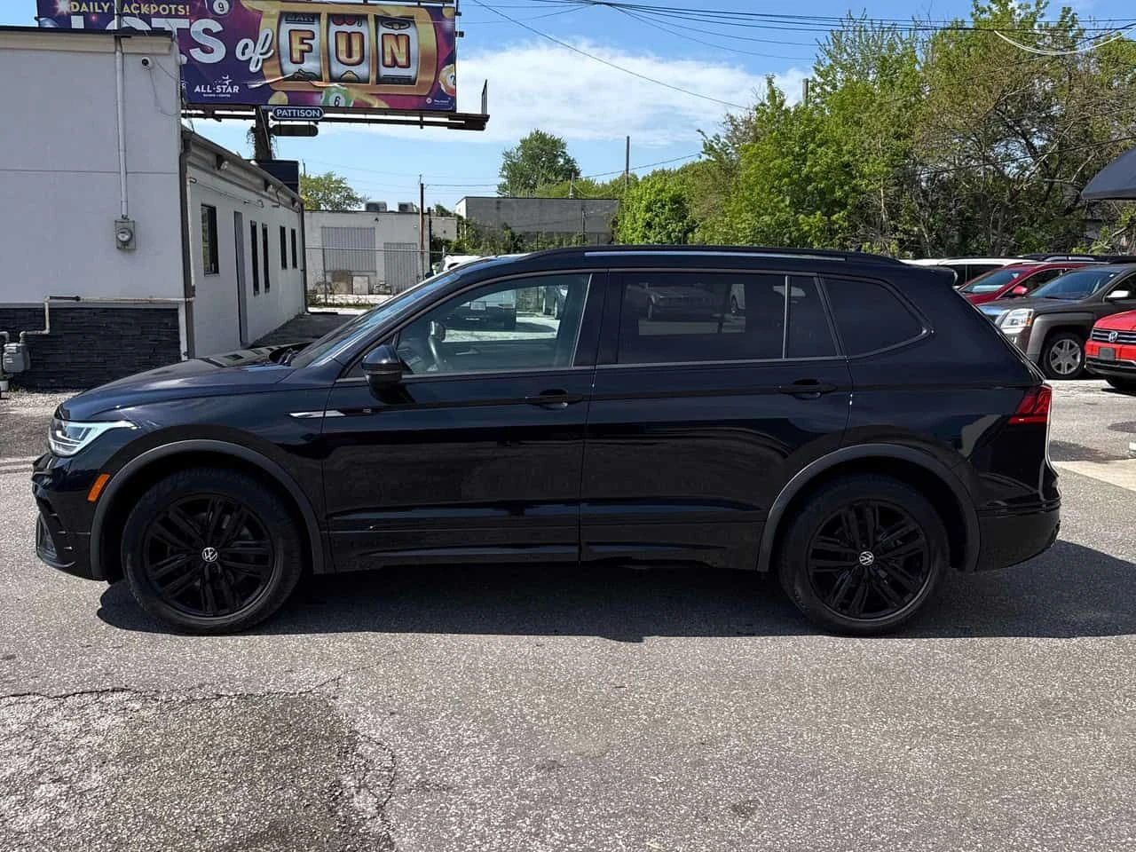 VW Tiguan | R Line Black Edition | ПОДГРЕВ | ПАНОРАМА | , снимка 2 - Автомобили и джипове - 54608307