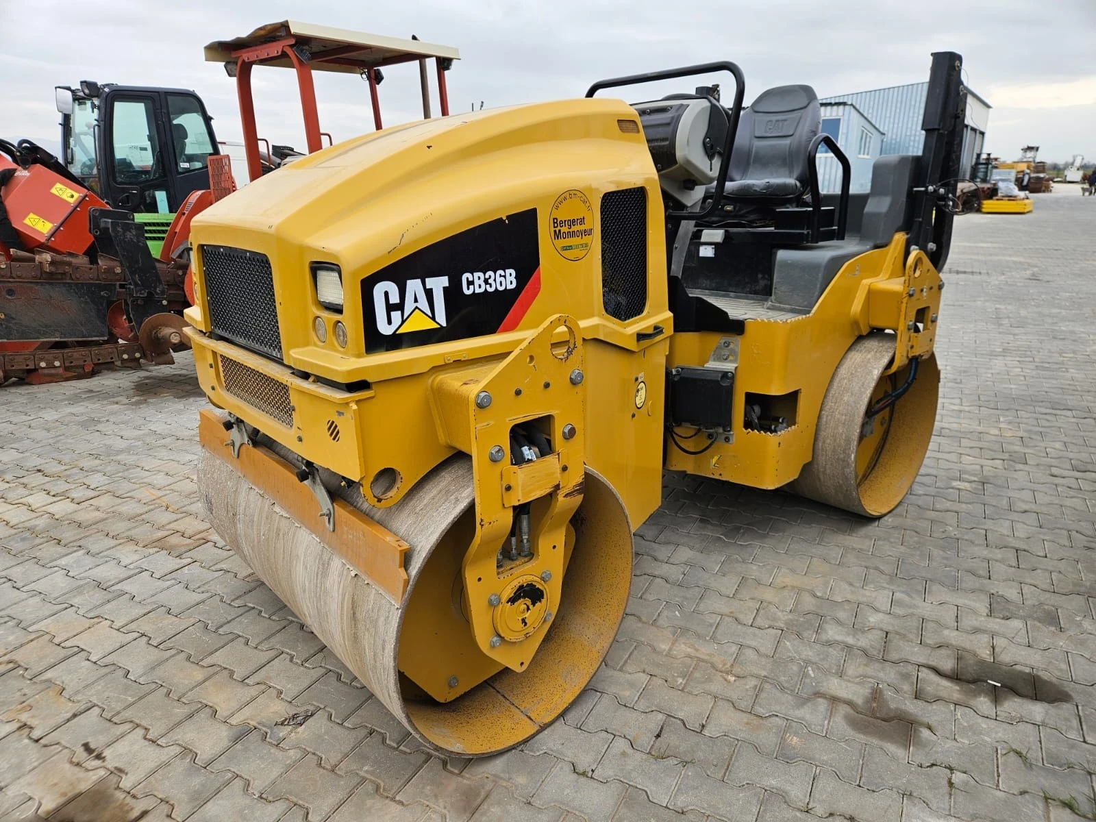 Валяк Cat CB36B НАЛИЧЕН