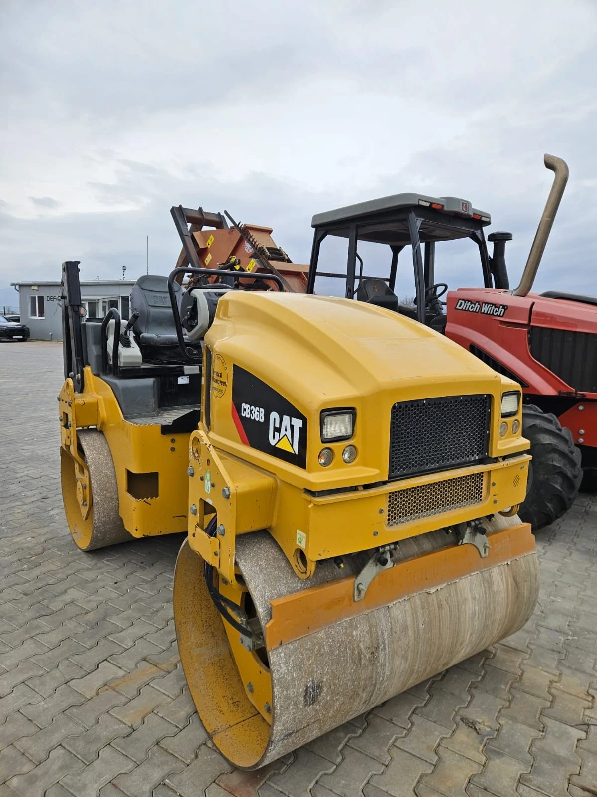 Валяк Cat CB36B НАЛИЧЕН, снимка 2 - Индустриална техника - 53820153